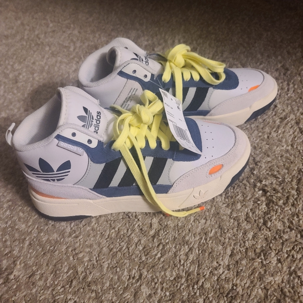 Adidas H00173 Shoes 5.5  or women's 6.5